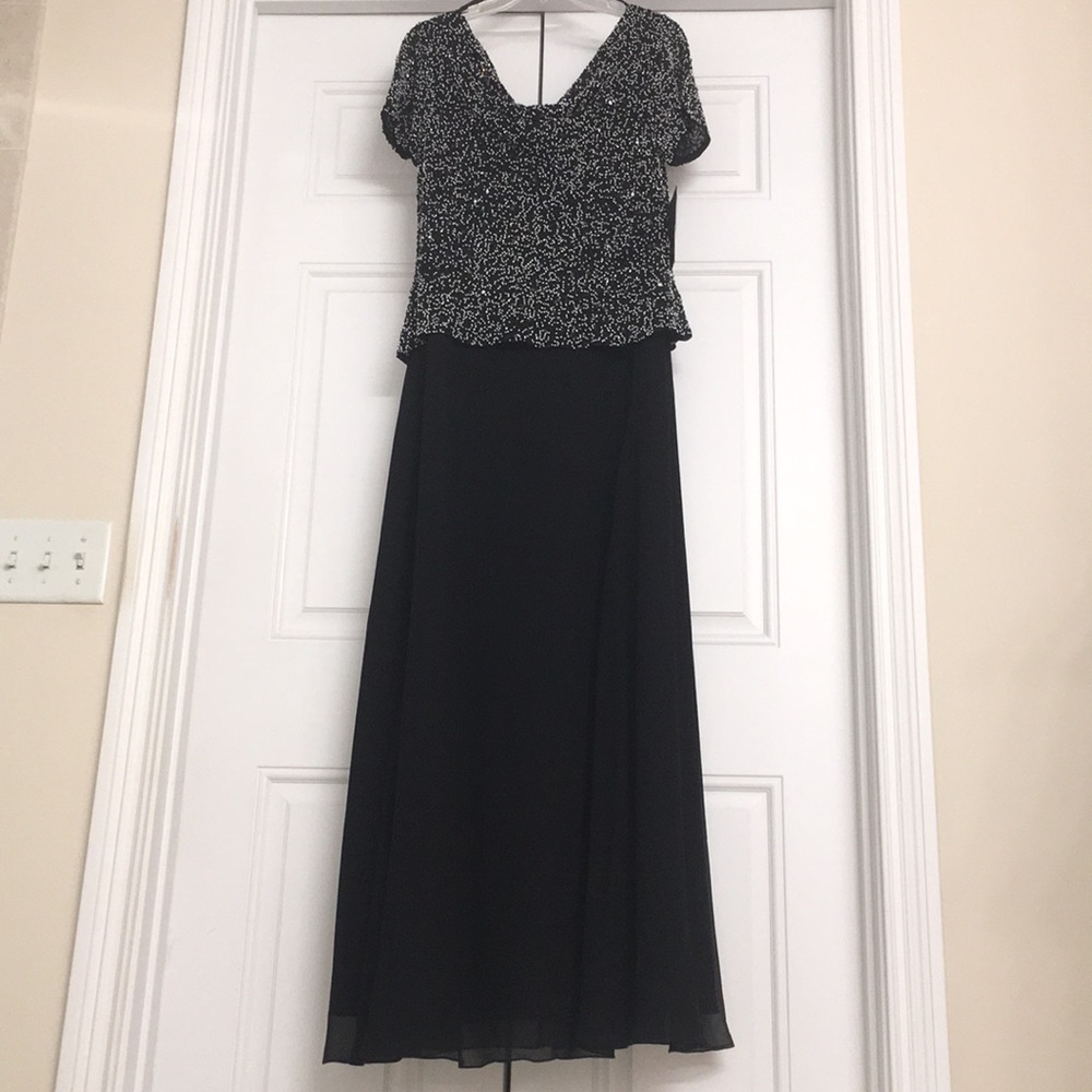 JKara NWT beaded bodice gown Size 14
